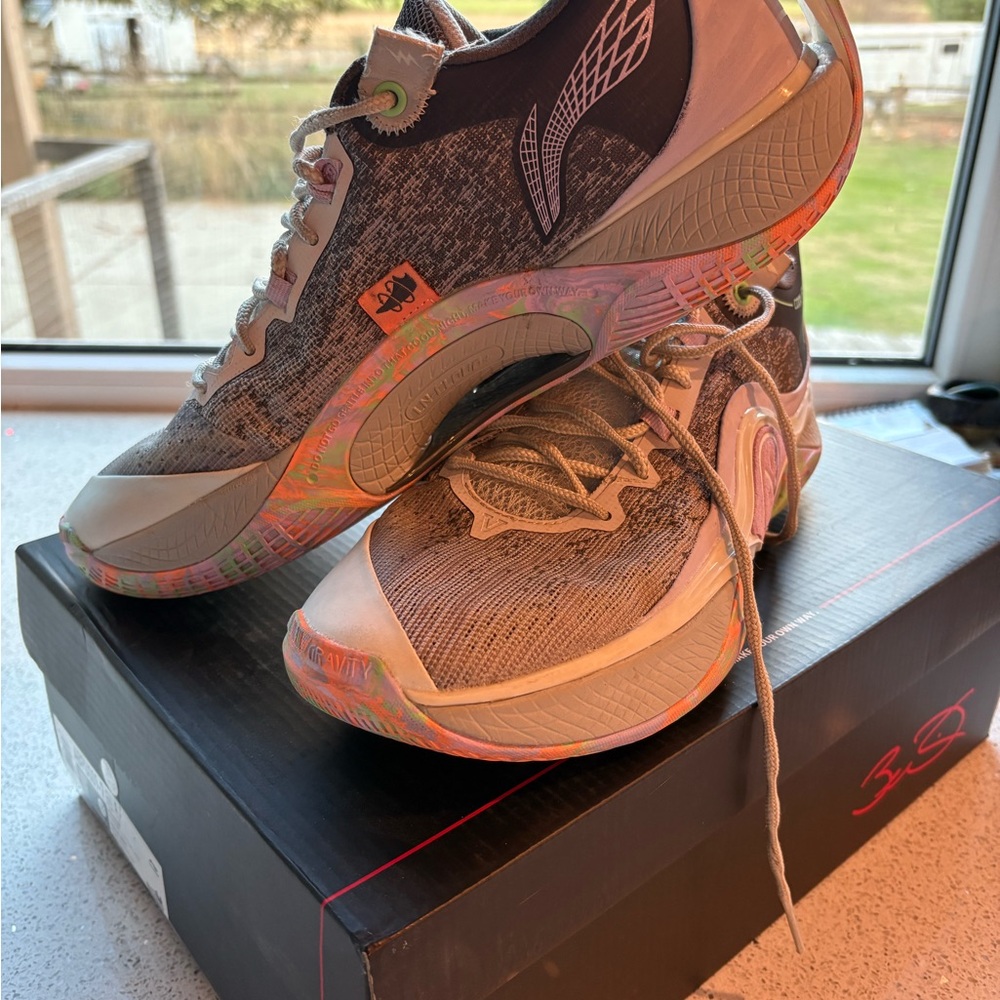 Men's Athletic Shoes - Gray